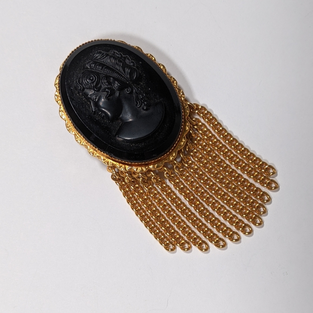 Vintage Black Faux Cameo in Gold Tone Setting